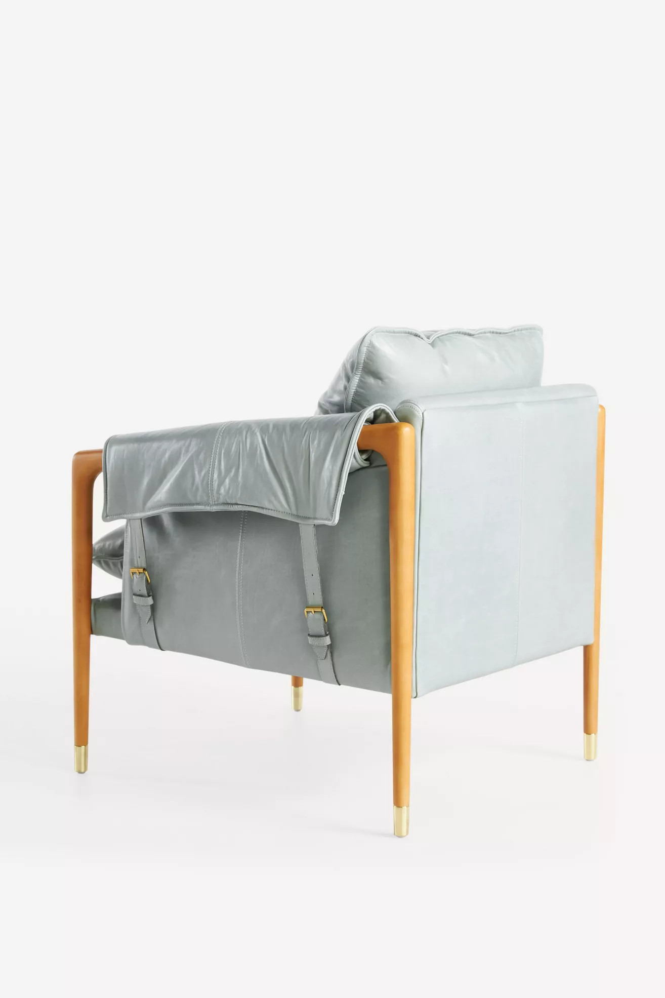Three-quarter view of Havana leather armchair in light gray with wooden legs