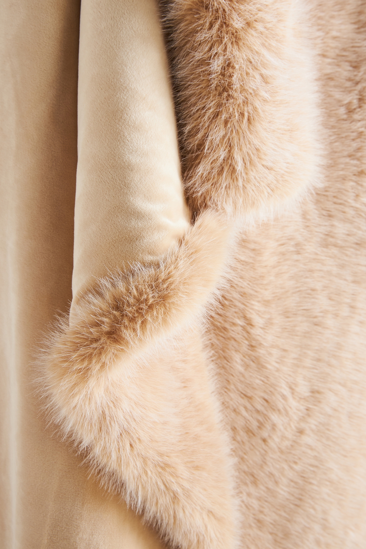 Chloe Faux Fur Throw Blanket