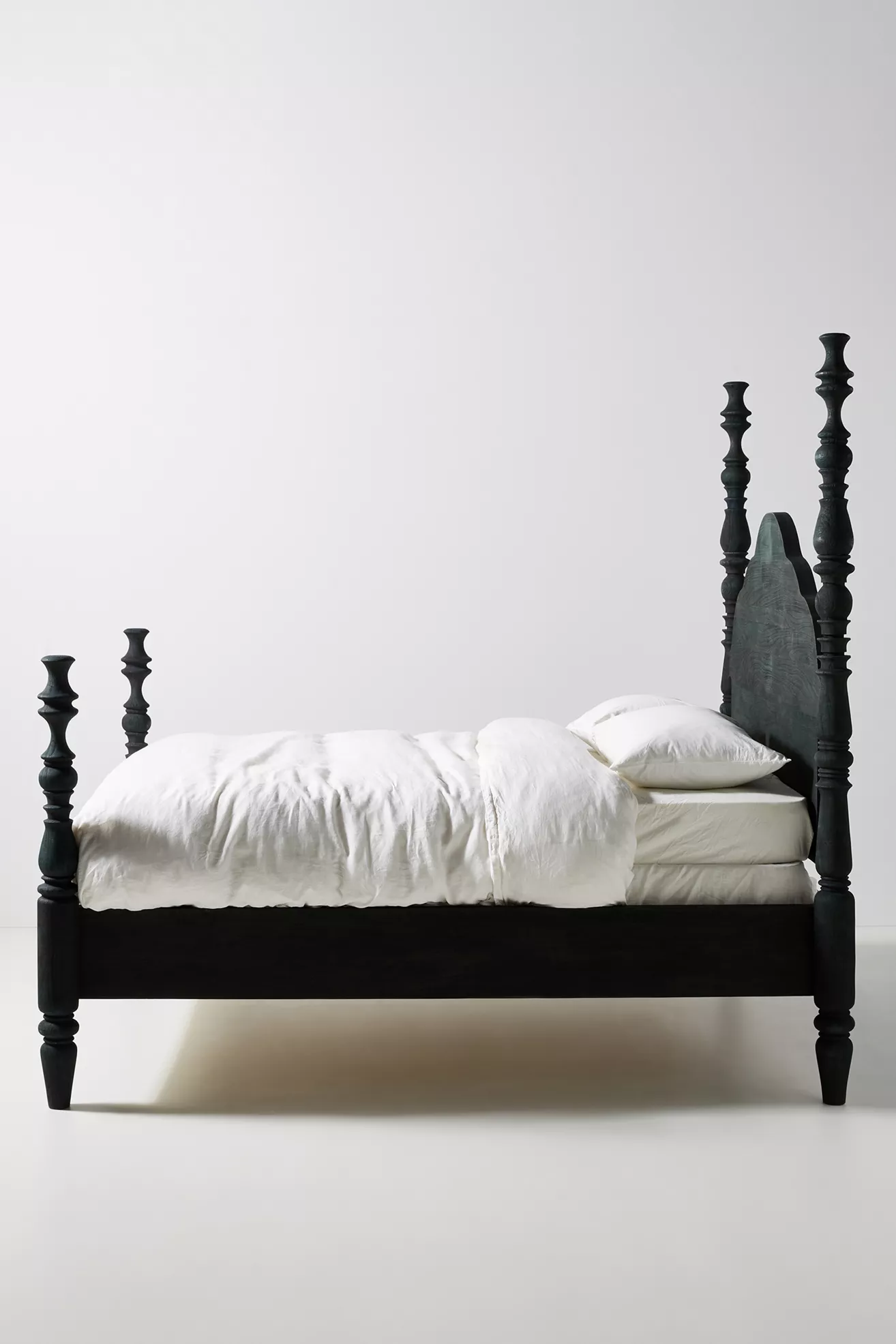 Spindle Four-Poster Bed - thumbnail 10