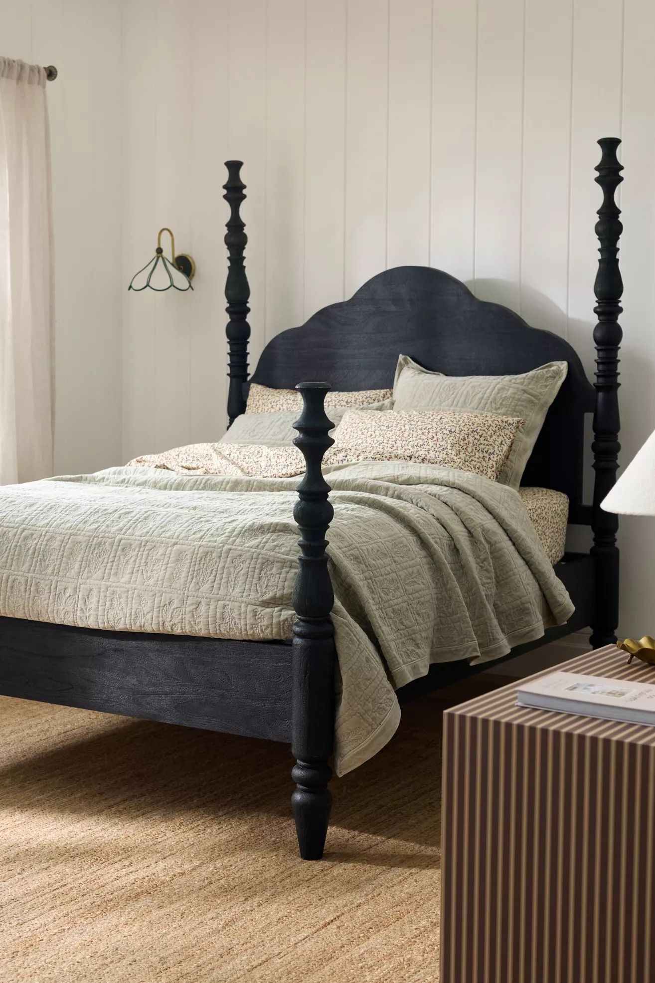 Spindle Four-Poster Bed - thumbnail 7