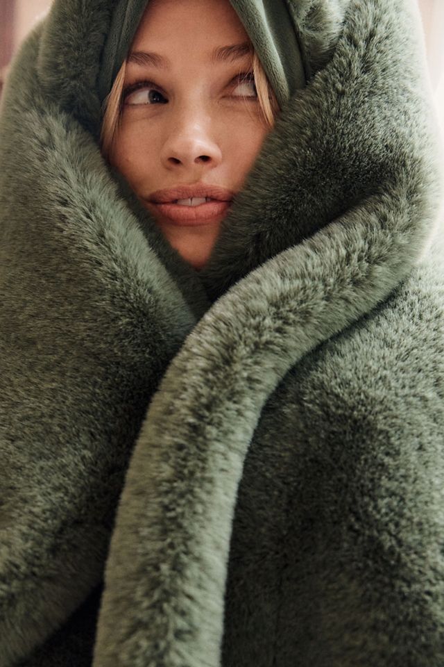 Sophie Faux Fur Throw Blanket #3