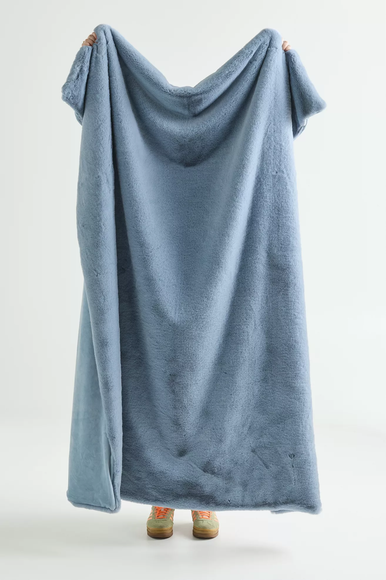 Sophie Faux Fur Throw Blanket - thumbnail 9