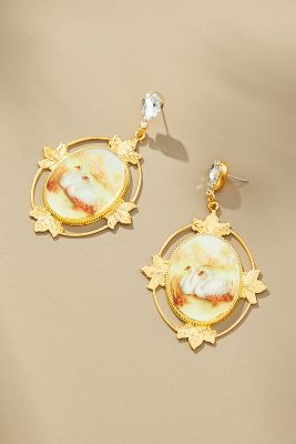 The Pink Reef Vintage Cameo Earrings In Gold