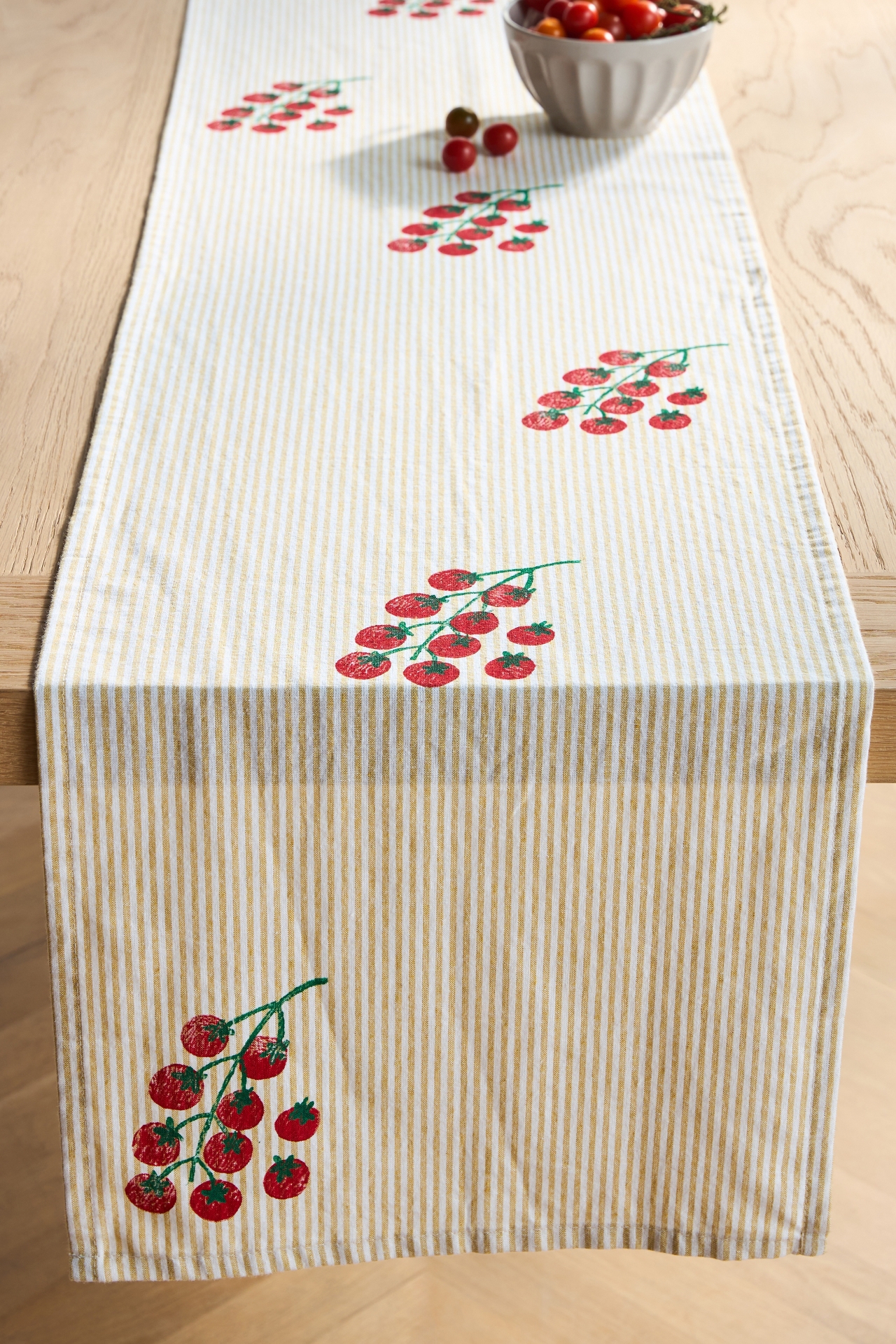 Julie Peach Tomato Table Runner