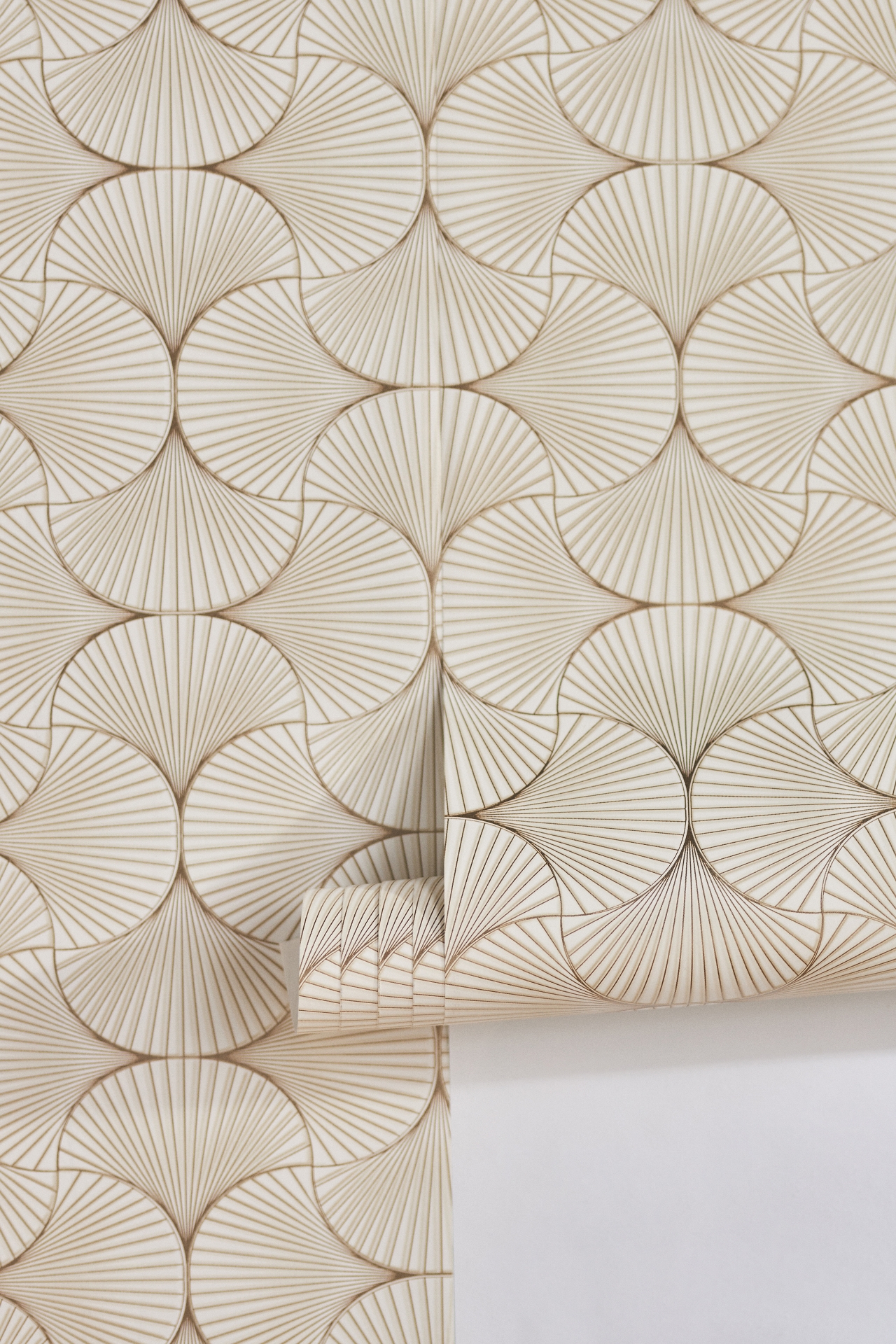 Gilded Scallop Unpasted Wallpaper