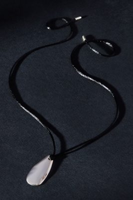 MASLO LARGE PEBBLE PENDANT NECKLACE 