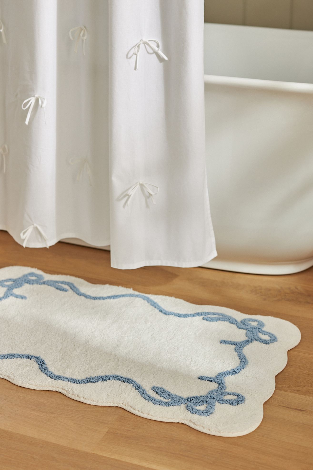 Benedita Bow Bath Mat - Blue, 21" X 34"