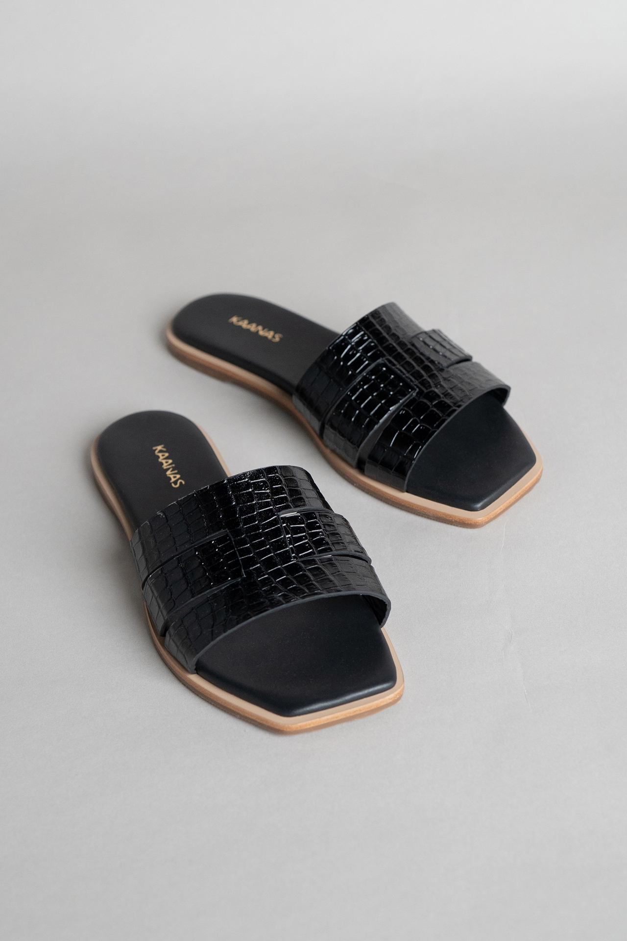 Kaanas Pozaz Basketweave Slide Sandals