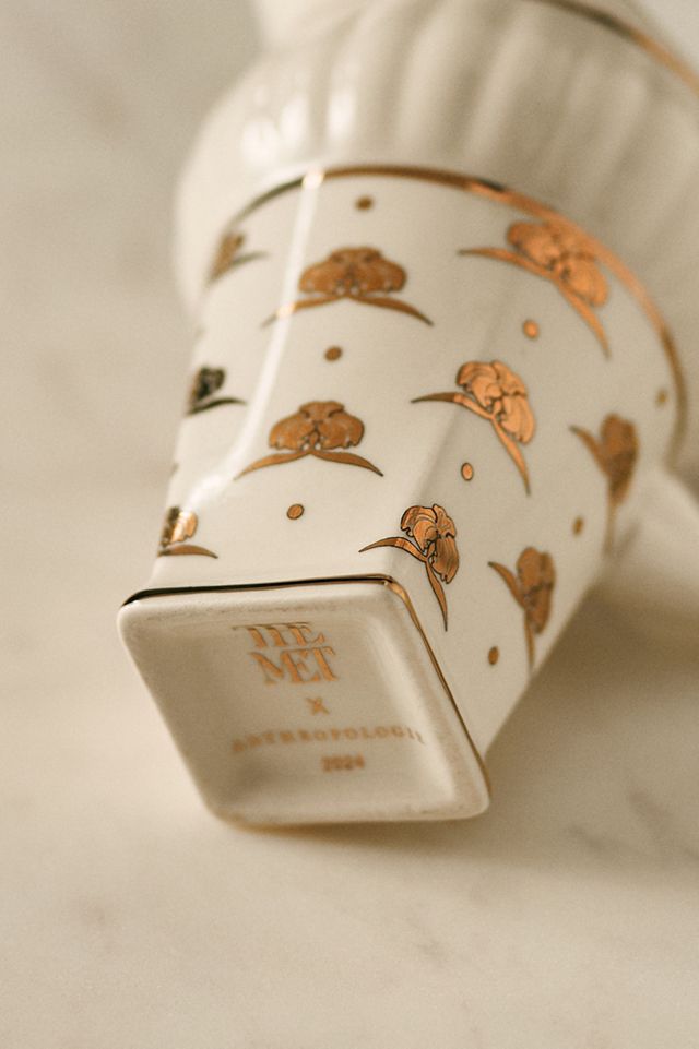 The MET x Anthropologie Steingut Milchkännchen #1