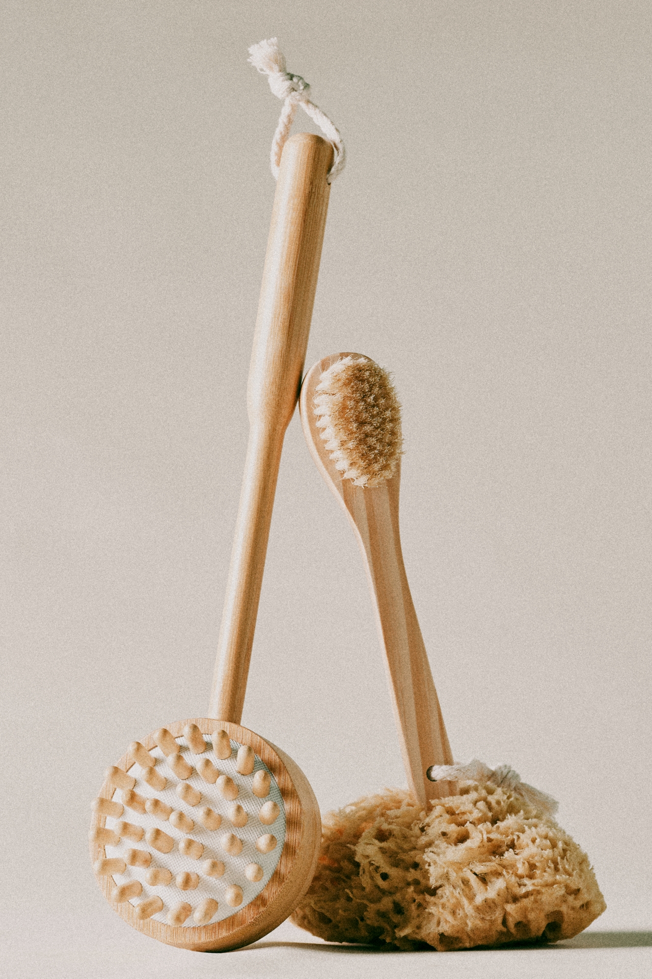 Baudelaire Cedar Long Handle Complexion Brush