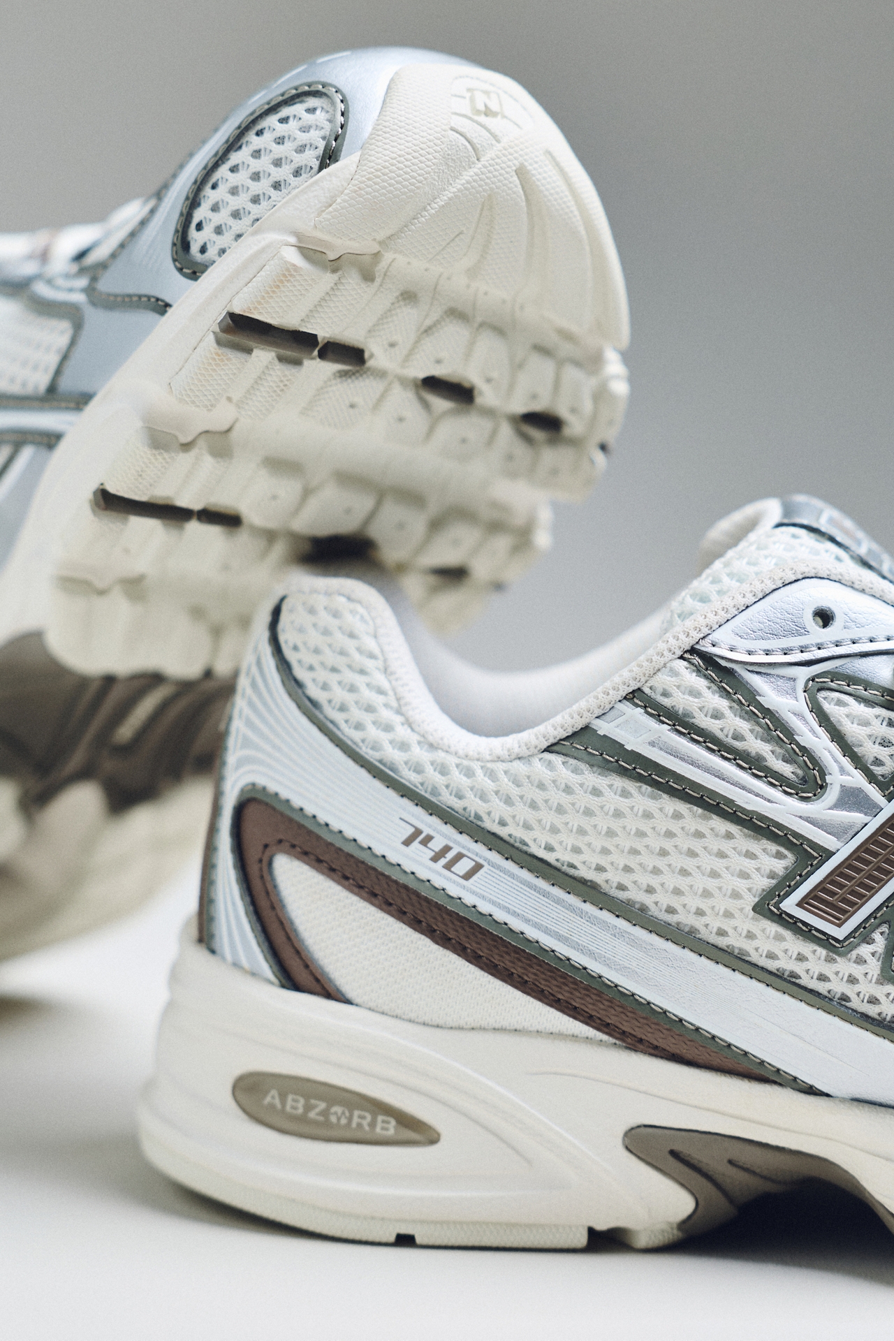 New Balance 740 Sneakers