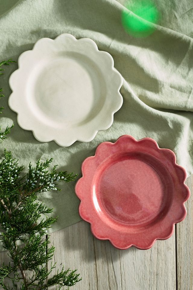 Scalloped Rim Stoneware Plate, Small | Terrain