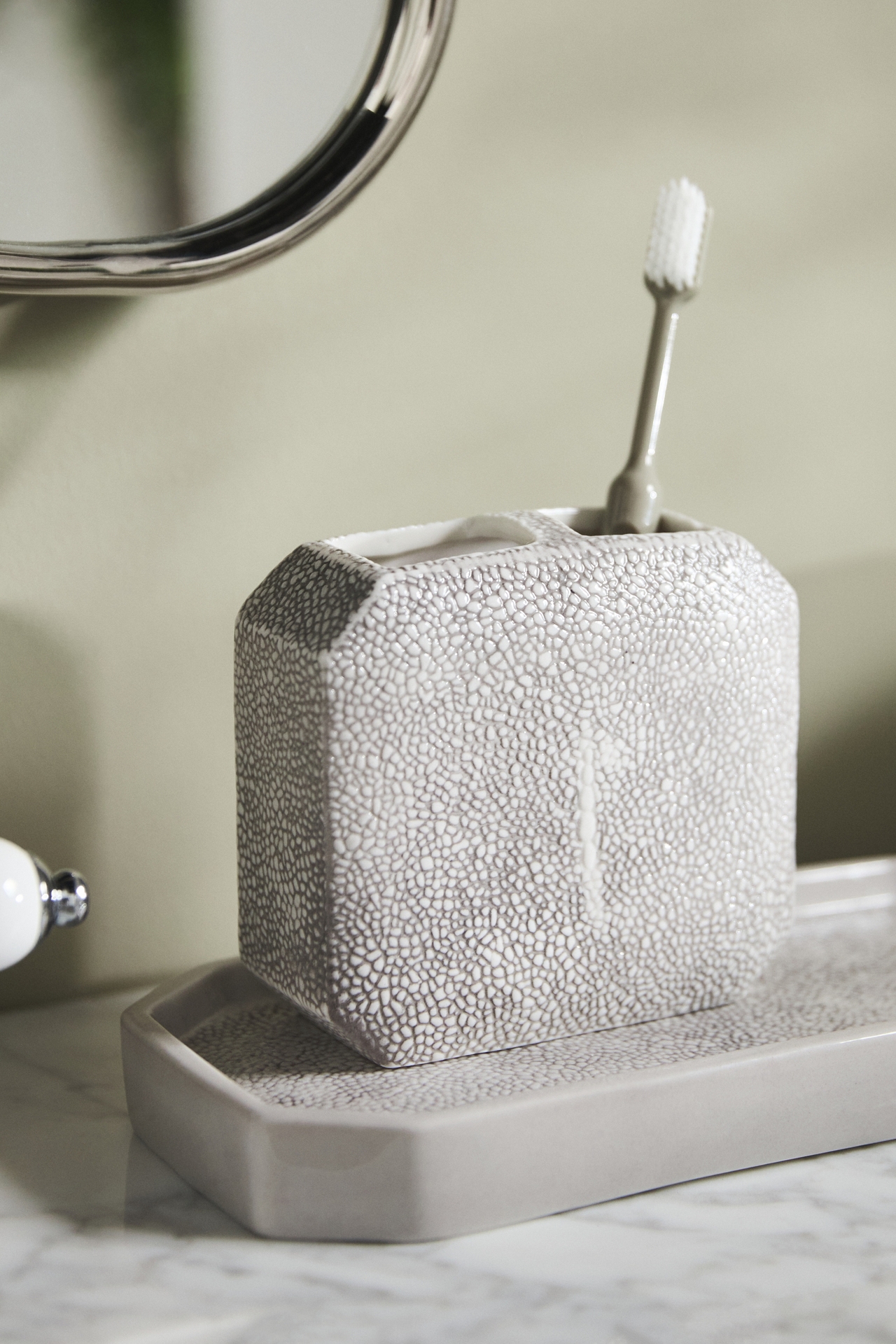 Shagreen Toothbrush Holder