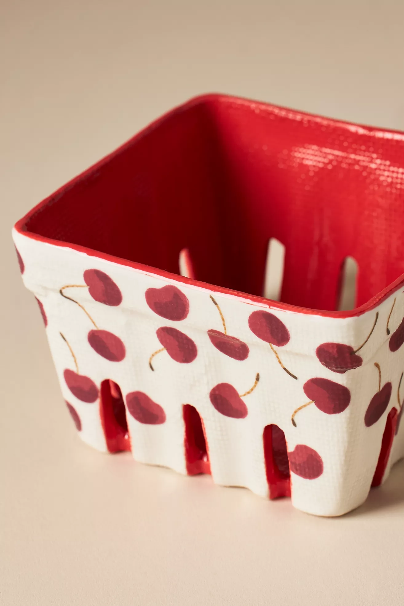 Fruta Stoneware Berry Basket - thumbnail 2
