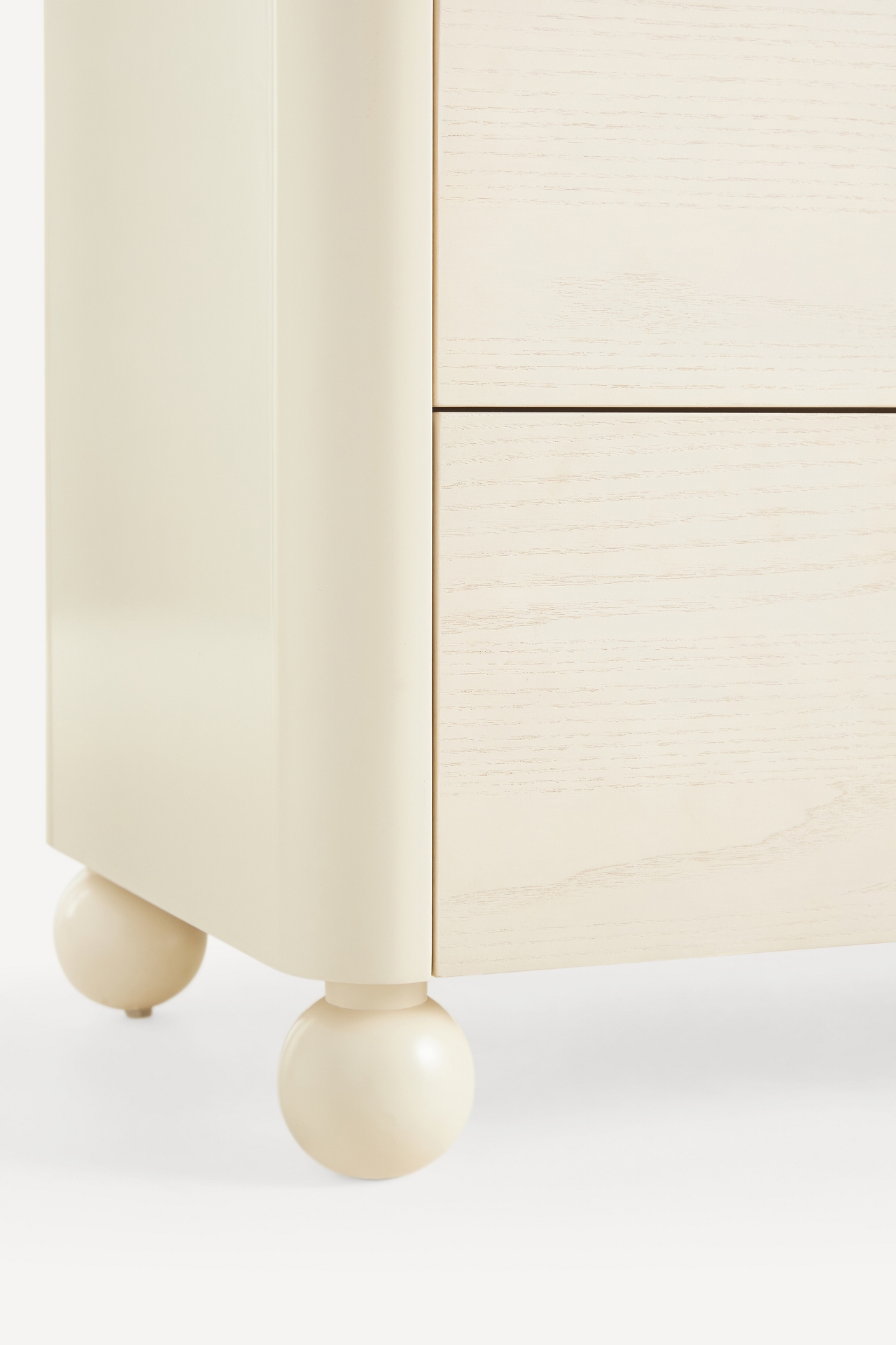 Tasha Lacquer Poplar Wood Nine-Drawer Dresser