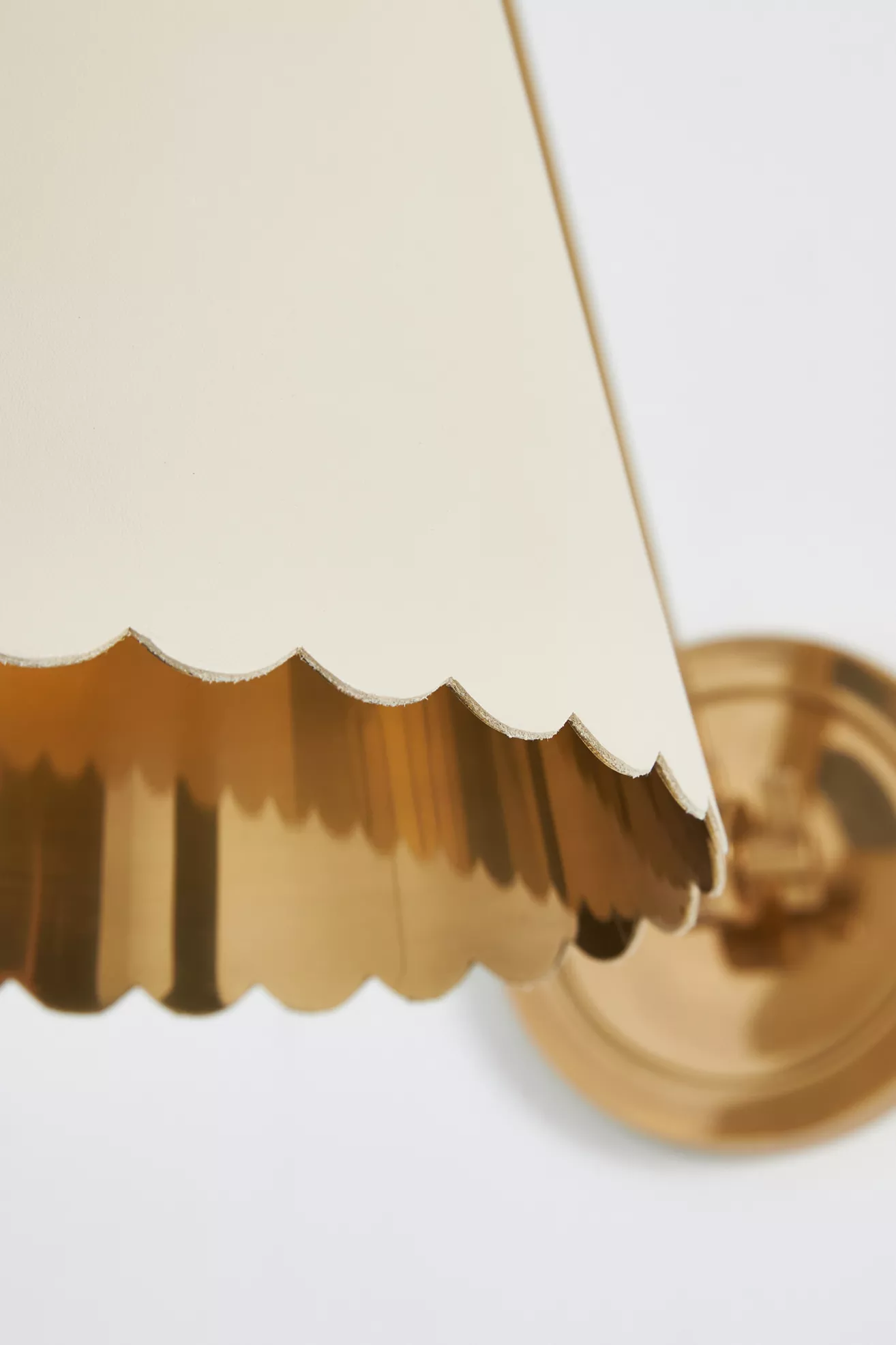Roberta Scalloped Leather Task Sconce Wall Light - thumbnail 6