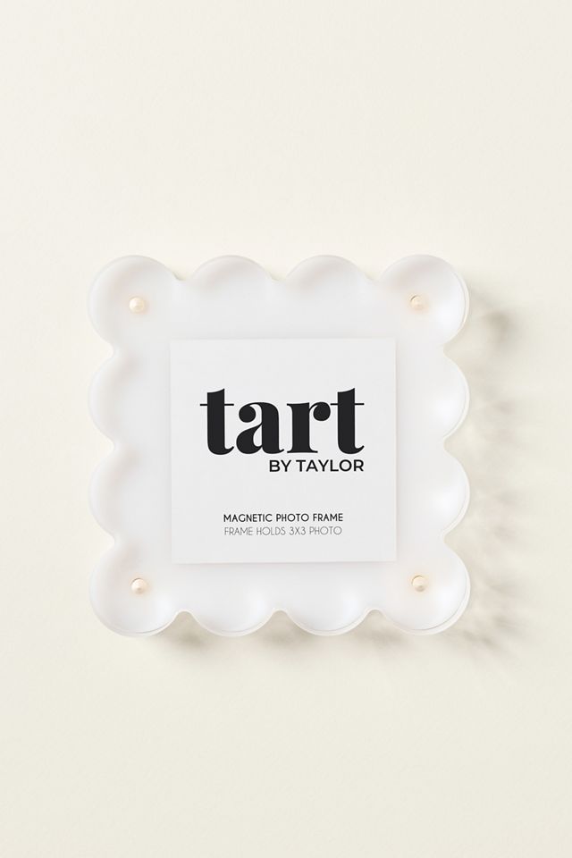 Rectangle Scalloped Acrylic Frame-Clear