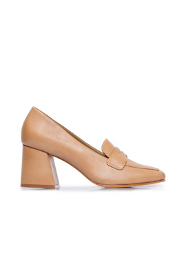 Bernardo Nessa Leather Heeled Penny Loafers In Beige