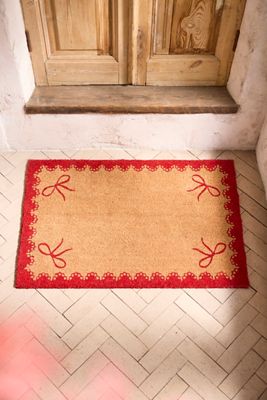 Scalloped Bow Coir Doormat