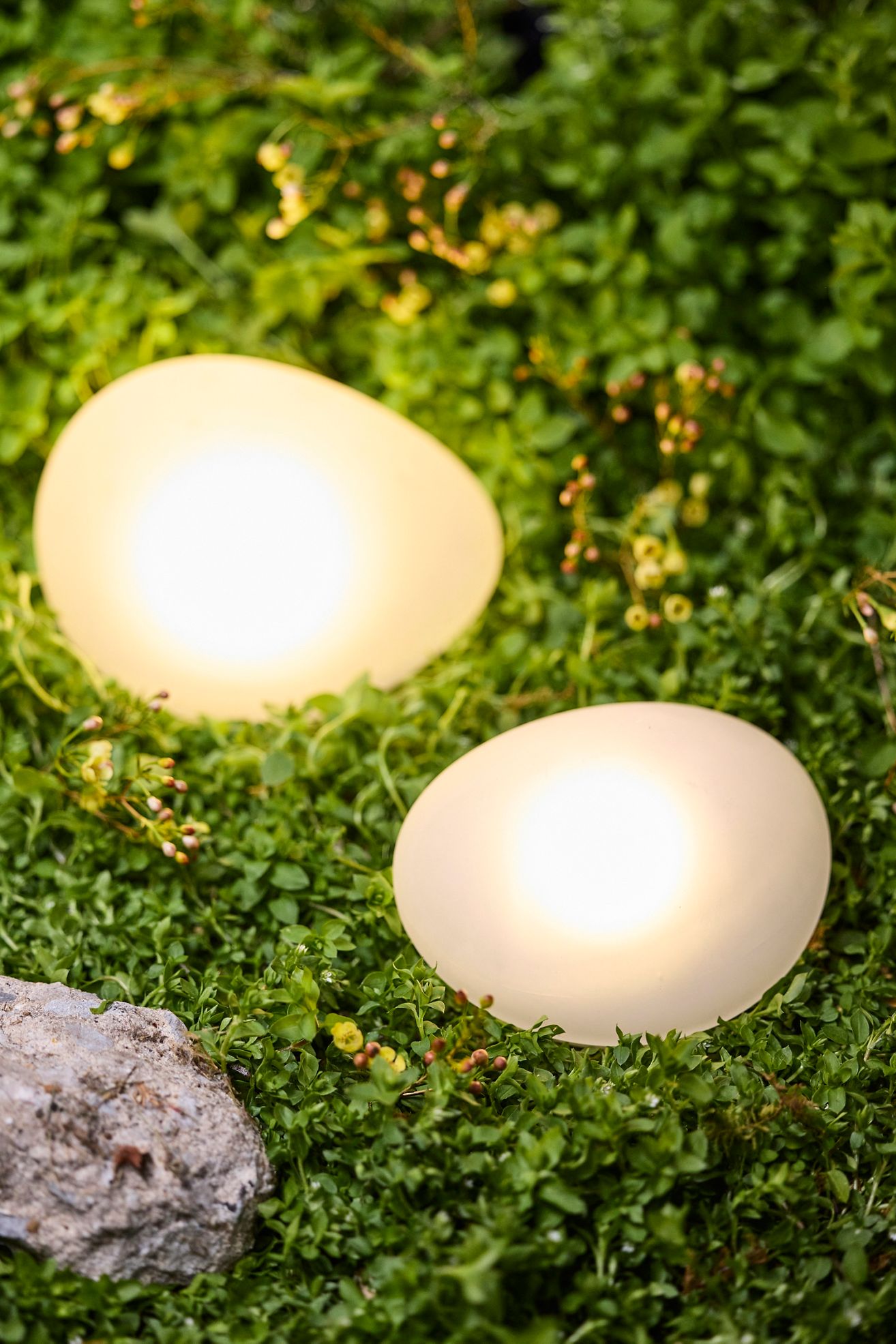 Solar Pebble Light - White, S
