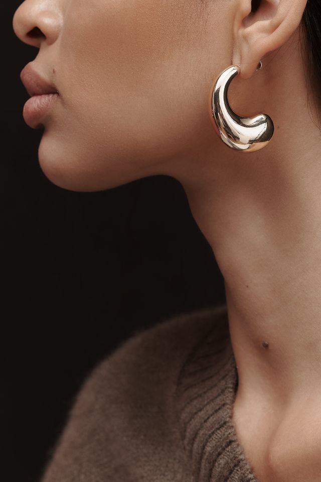 Curved drop earrings top
