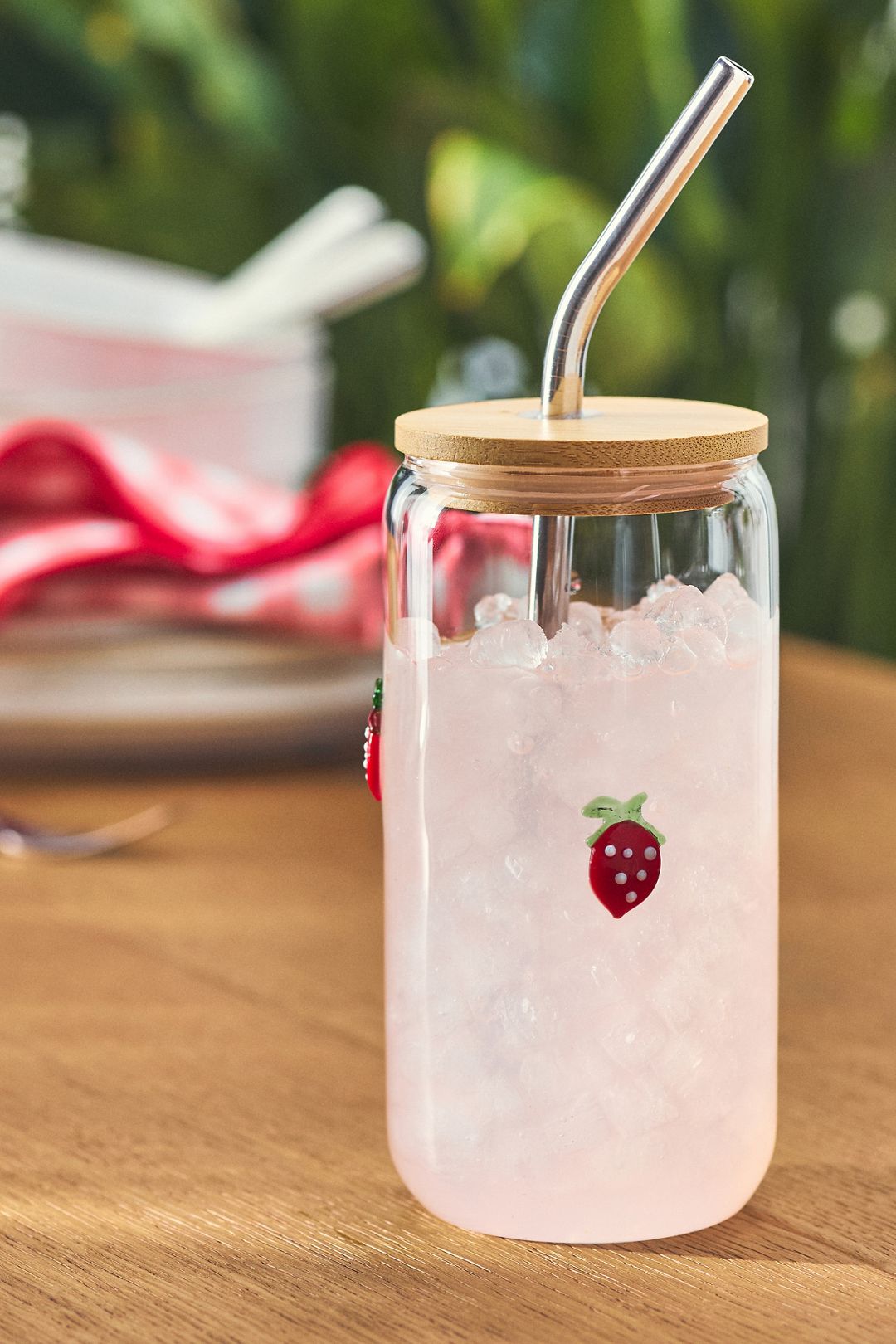 The Icon Juice Glass Tumbler with Lid - Strawberry, One Size