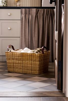Wicker Scallop Basket with Leather Handles