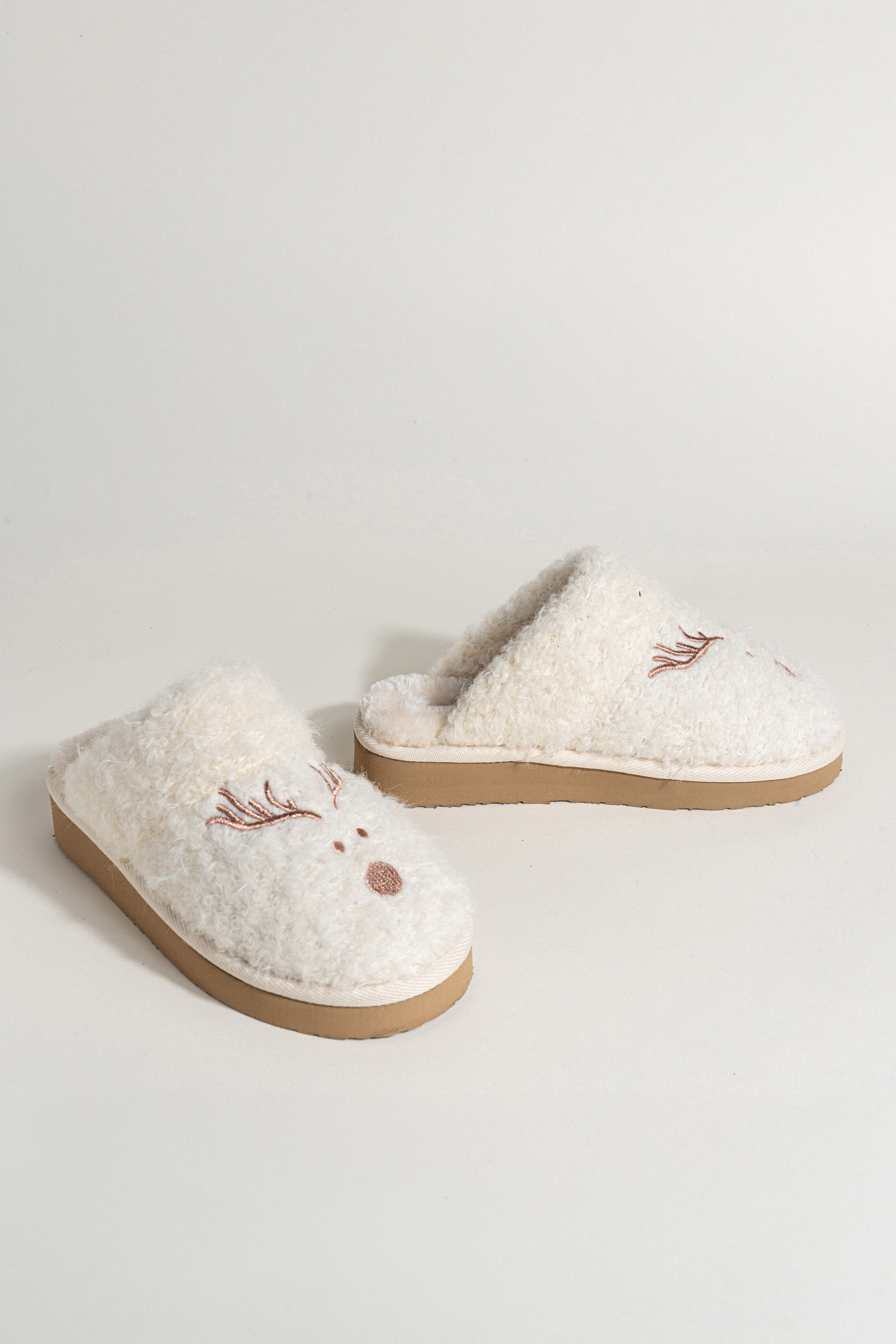 Minnetonka Reindeer Scuff Slippers