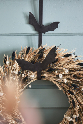 Terrain Flying Bat Wreath Hanger