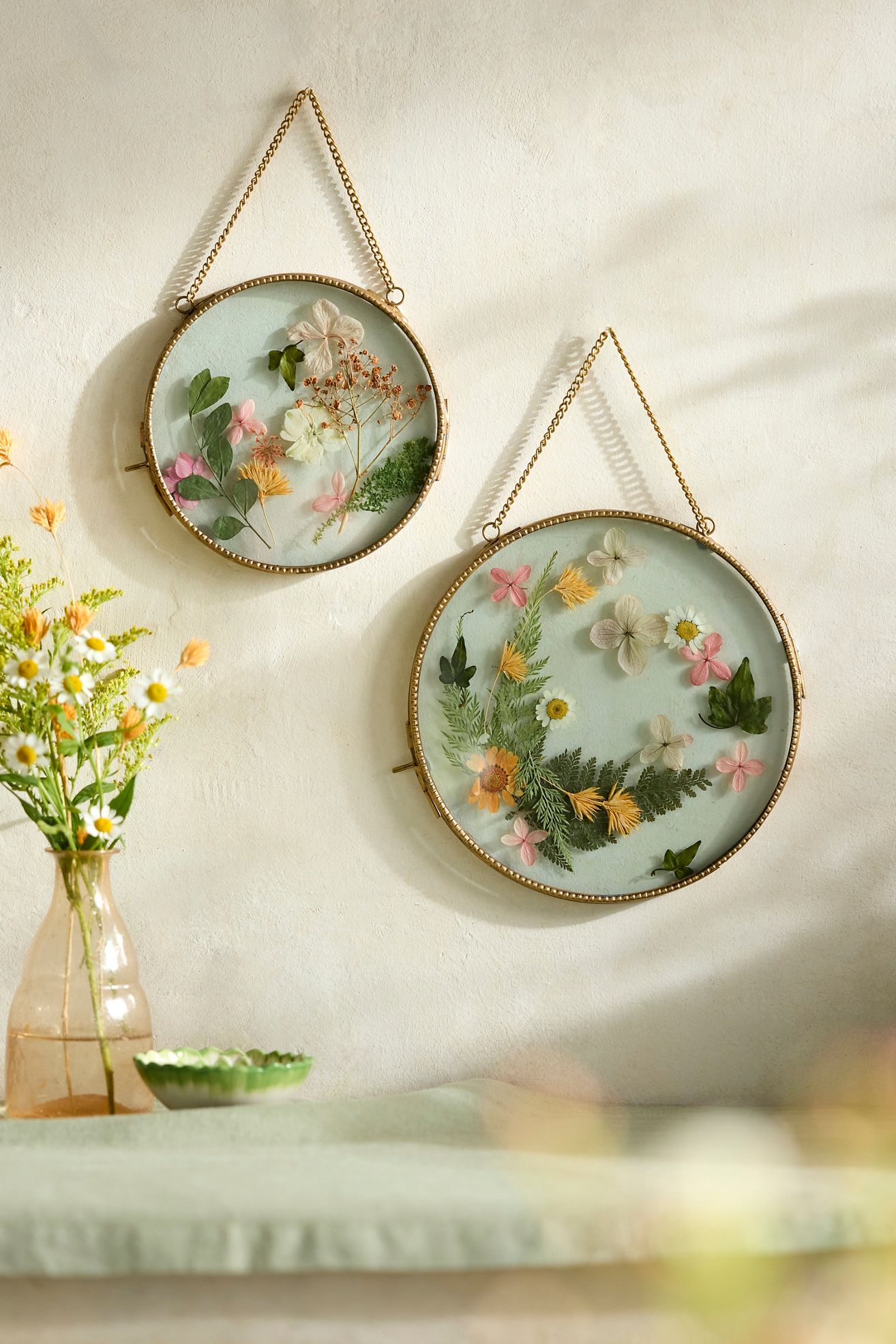 Filigree Circle Frame - Multi, L