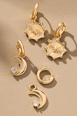 Starry Night Charm Huggie Hoop Earrings, set of 2 par en - By Anthropologie - Modalova