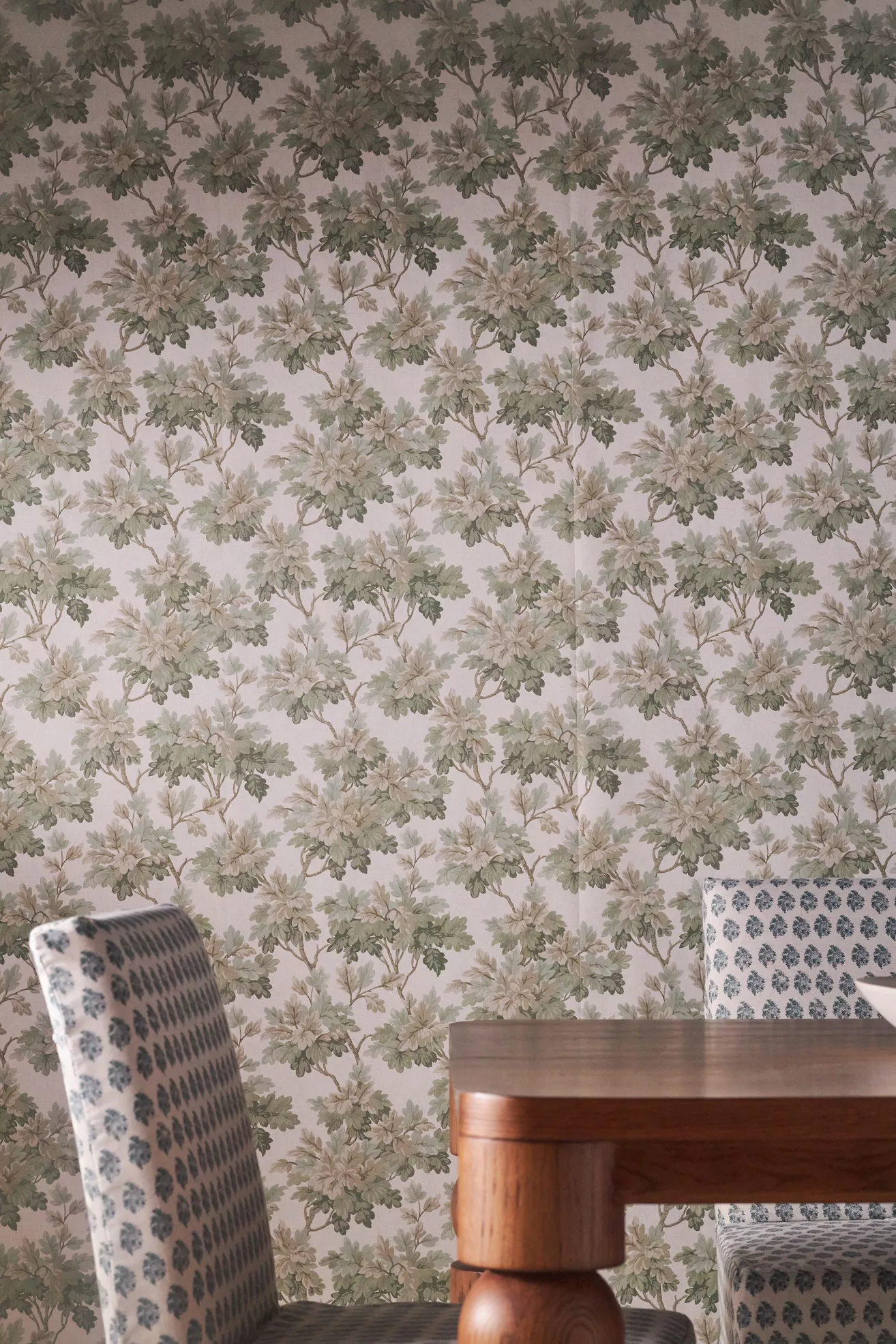 Erin Gates Oakcliff Leaf Trail Floral Wallpaper