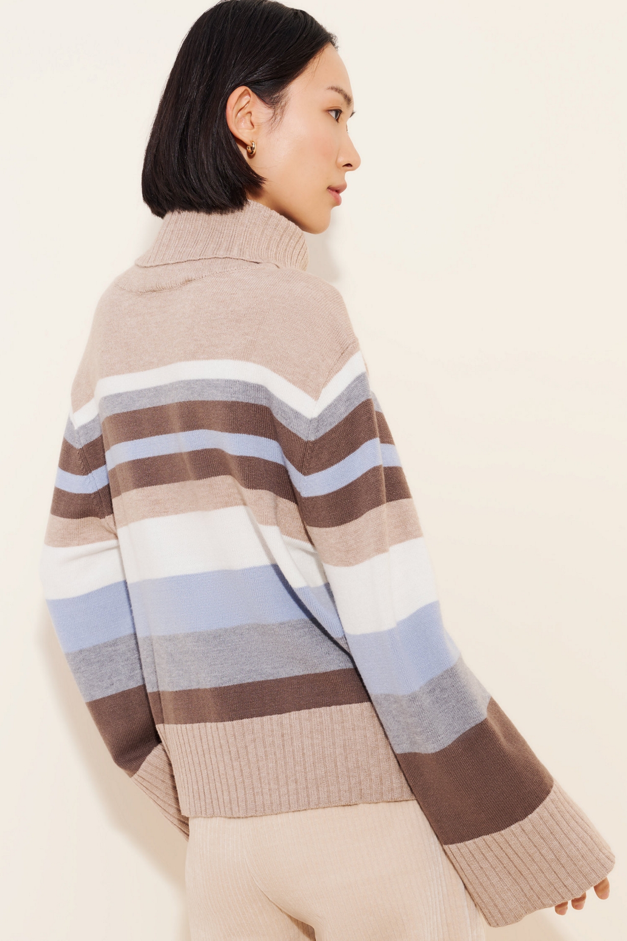 Laundry by Shelli Segal Wide Sleeve Turtleneck