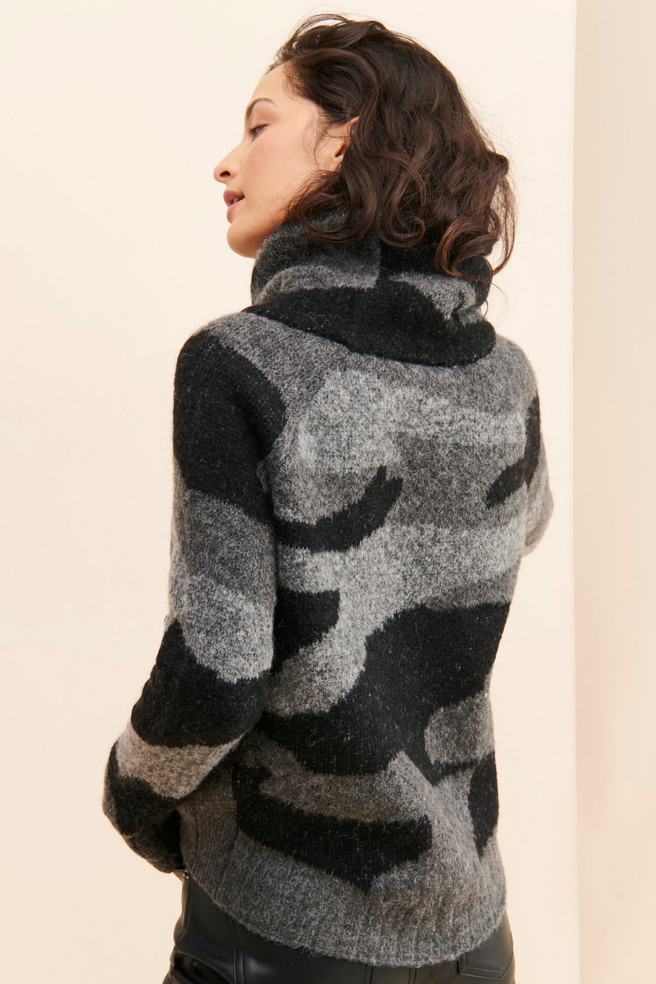 RD Style Camo Turtleneck