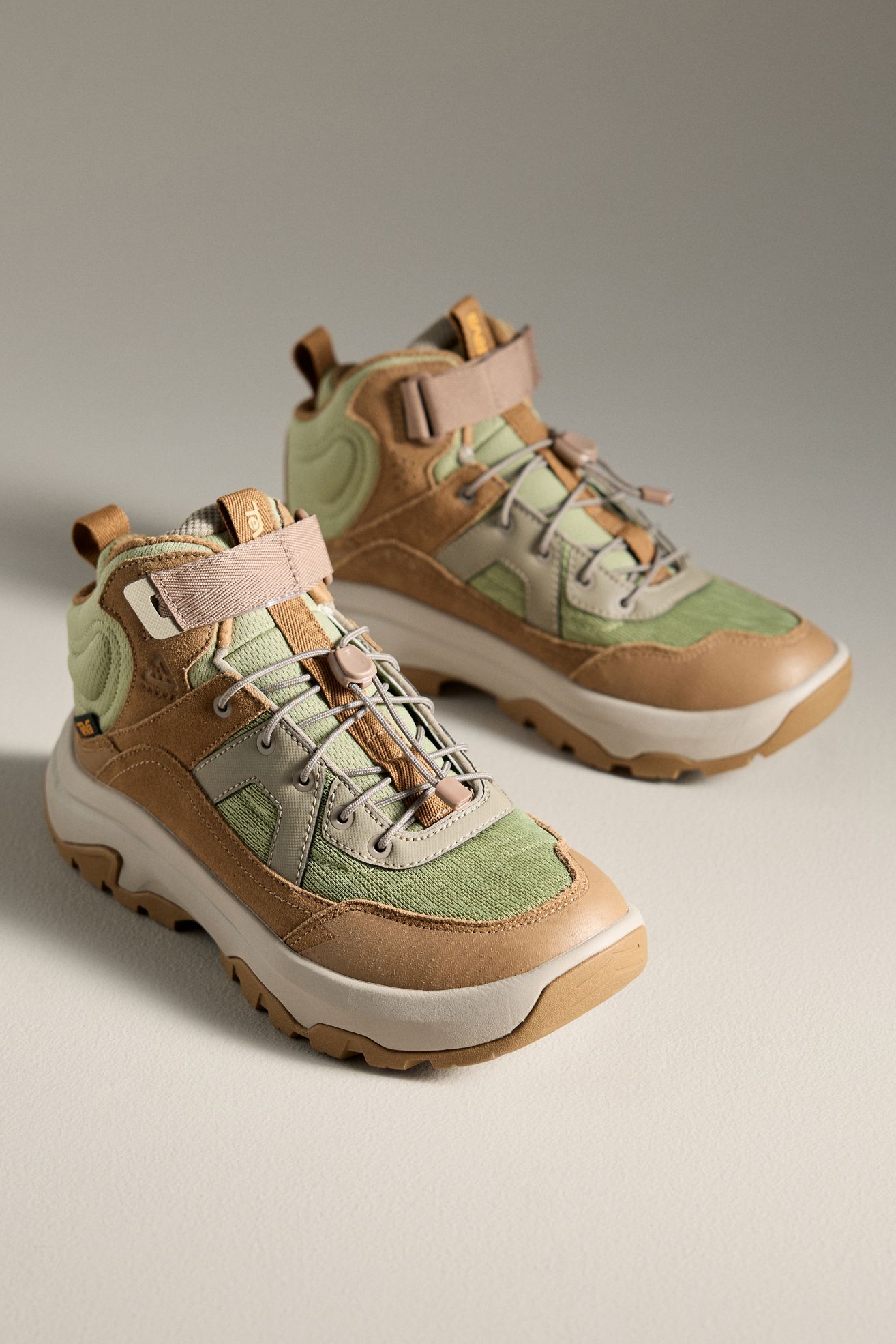 Teva Hurricane Daybreaker Mid Hiking Sneakers