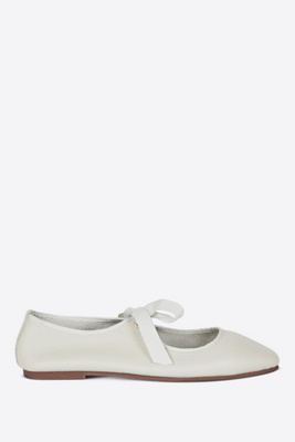 Intentionally Blank Valley Ballet Flats Cream In White
