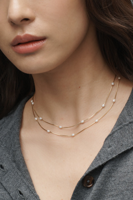 Collier superposé délicat en perle par en - By Anthropologie - Modalova