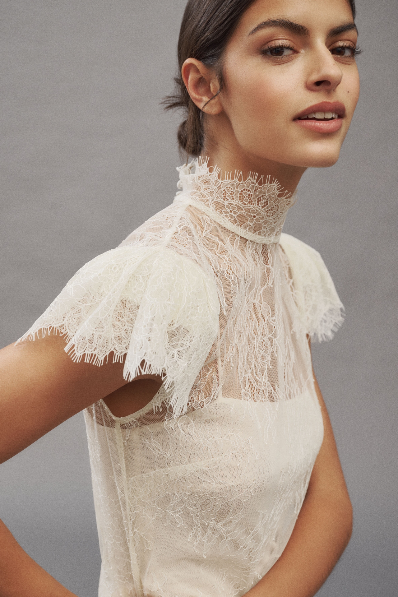 De La Vali Silentium Flounce-Sleeve Lace Mini Dress