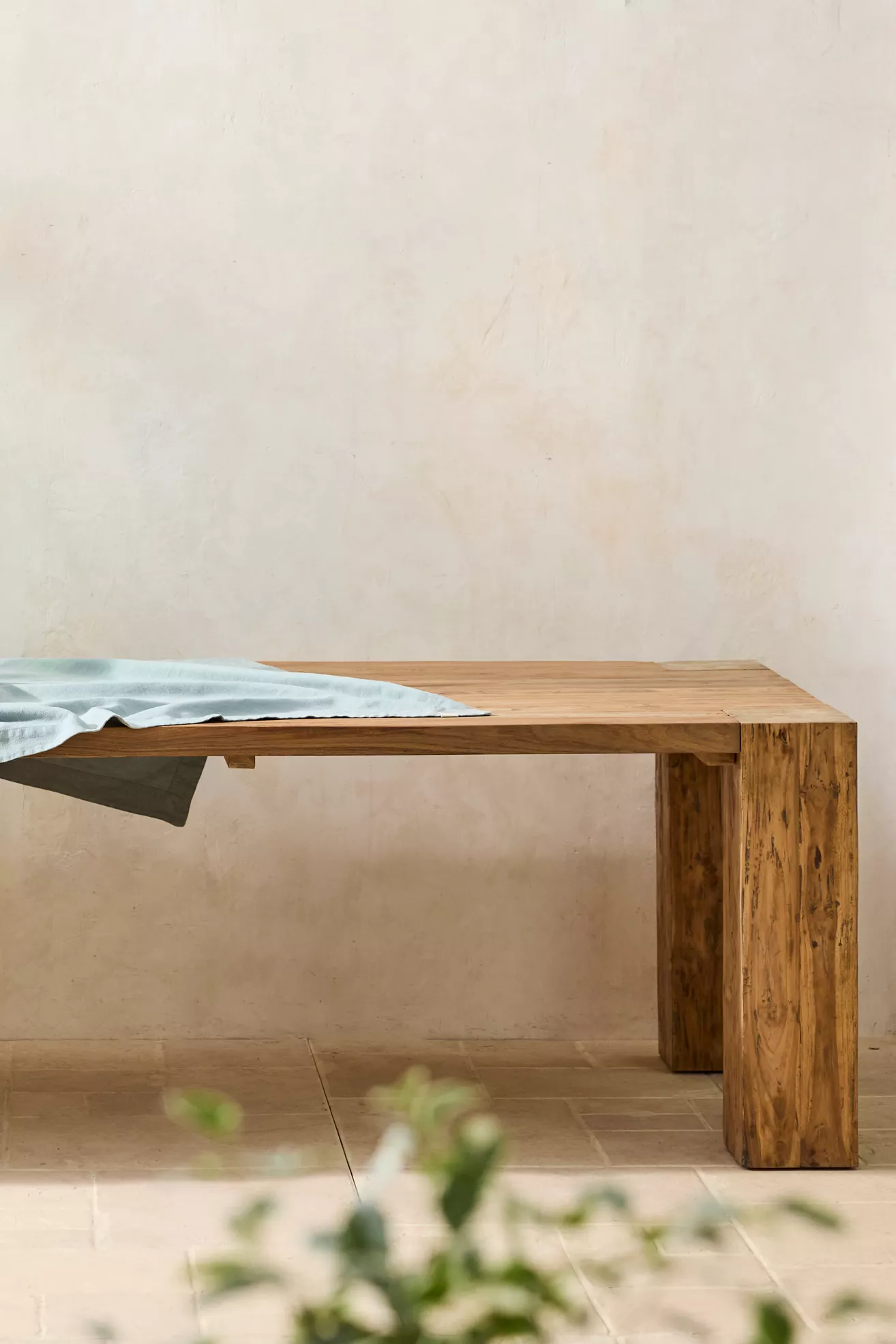 Table leg and corner view of teak table