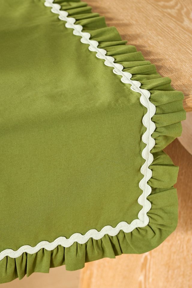 Ruby Rickrack Pleated Table Runner