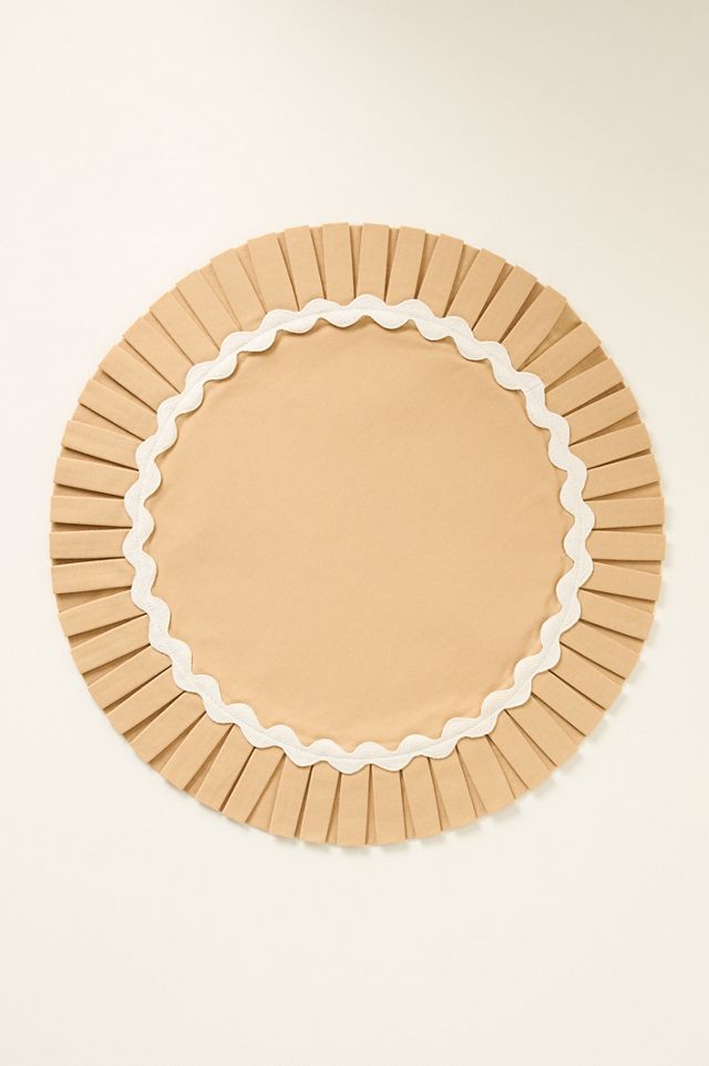 Ruby Rickrack Pleated Round Placemat #1