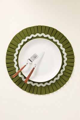 Ruby Rickrack Pleated Round Placemat