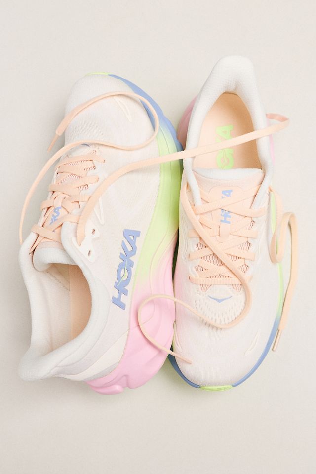 HOKA® Arahi 8 Sneakers #1
