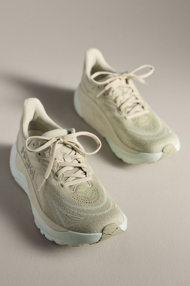 HOKA® Arahi 8 Sneakers