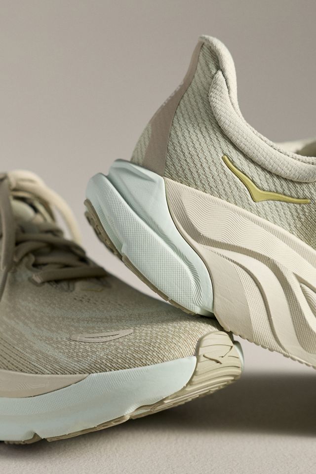 HOKA® Arahi 8 Sneakers