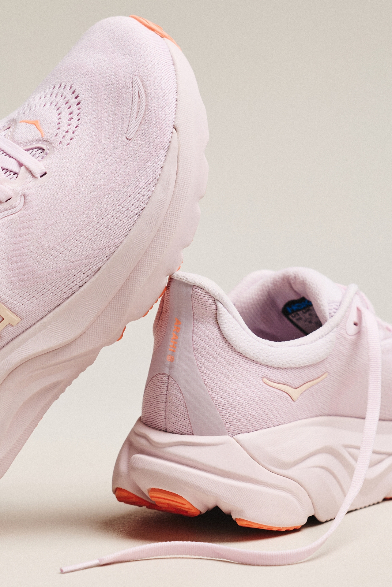 HOKA® Arahi 8 Sneakers