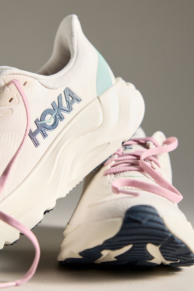 HOKA® Arahi 8 Sneakers