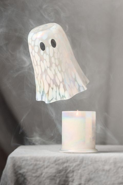 Ghost Fresh White Tonka & Santal Cheena Glass Cloche Candle