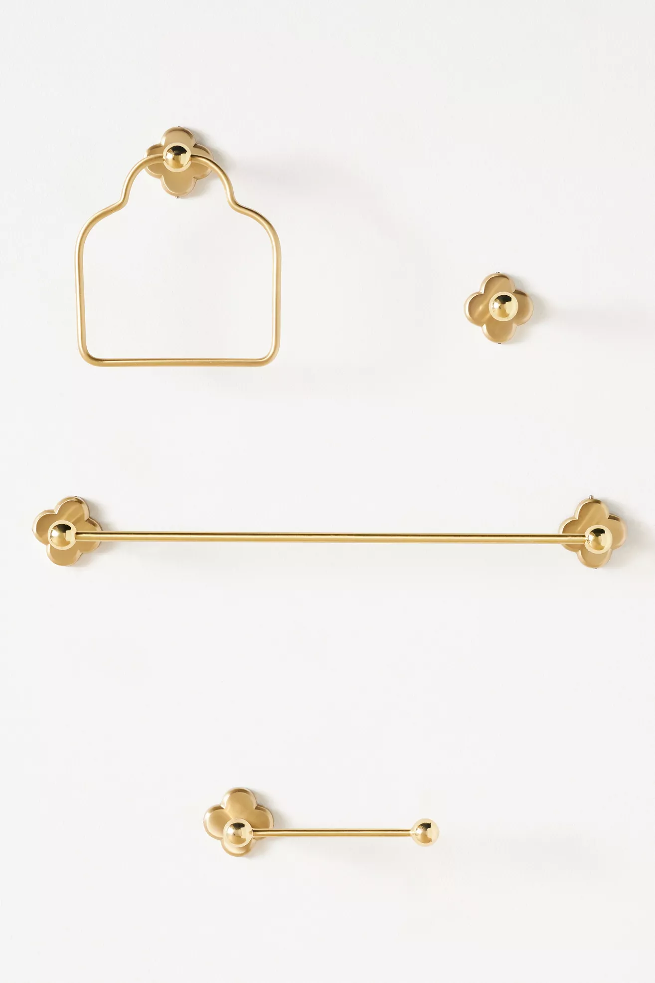 Quinn Clover Brass Towel Bar - thumbnail 3