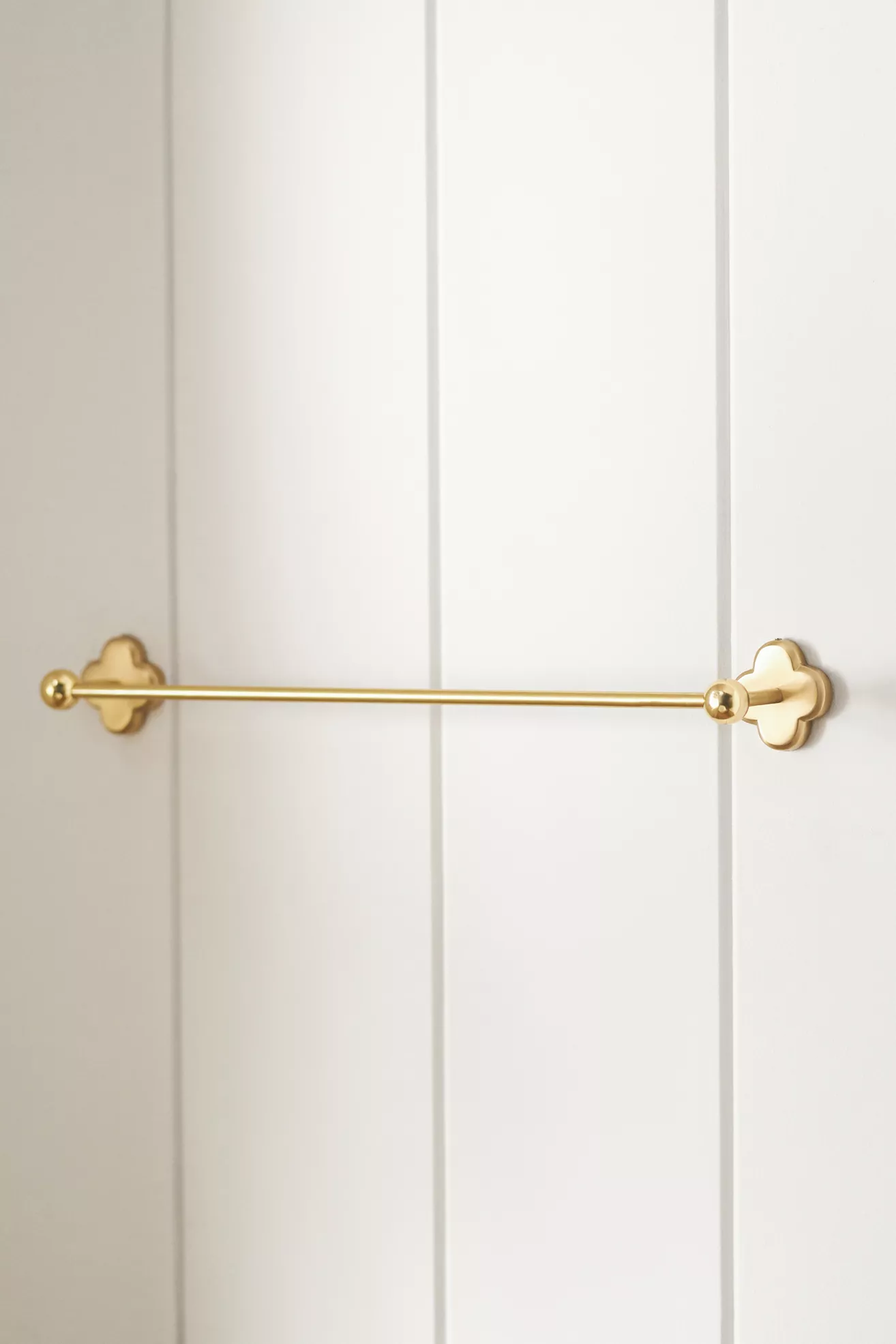 Quinn Clover Brass Towel Bar - thumbnail 2